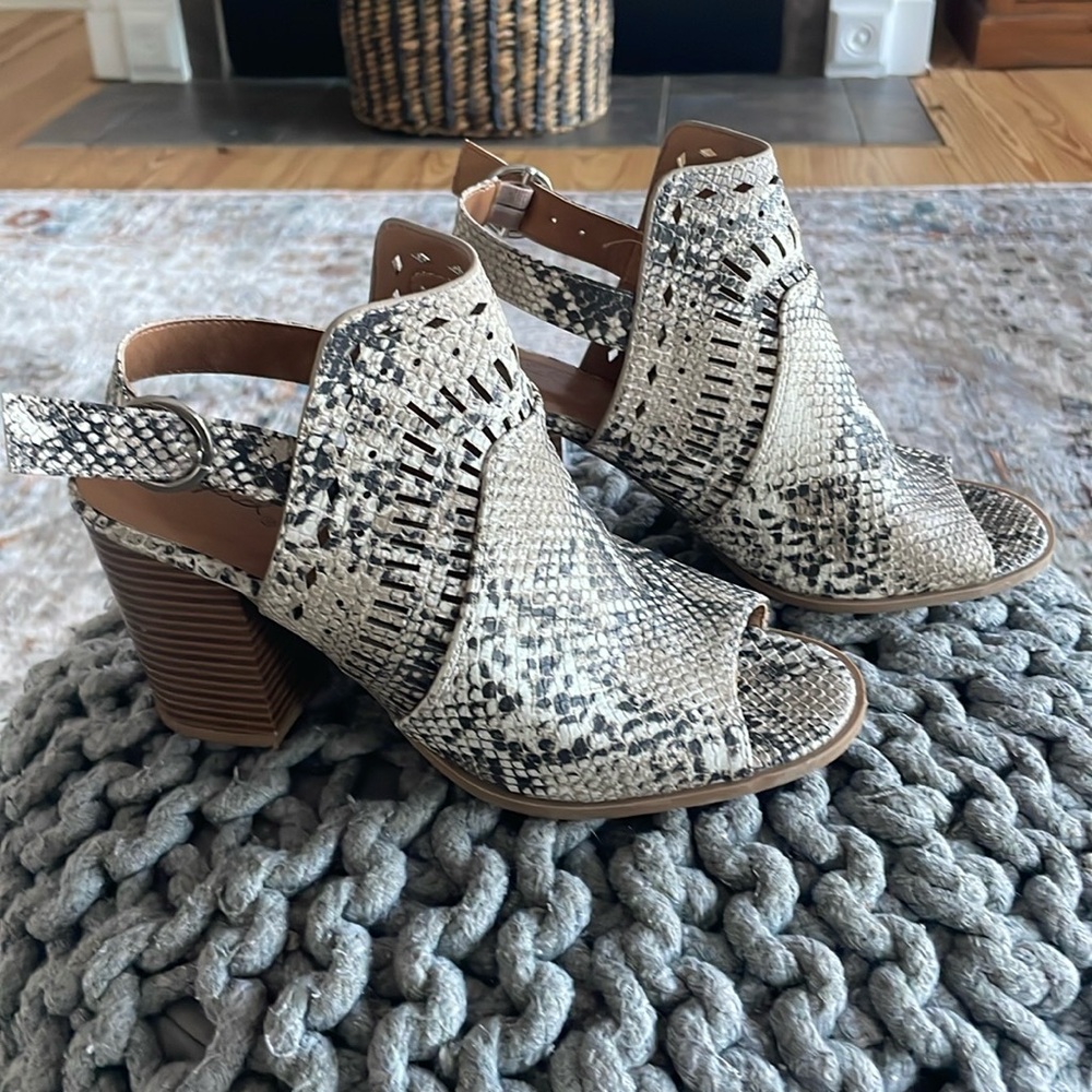 Snake Skin print heels with buckle